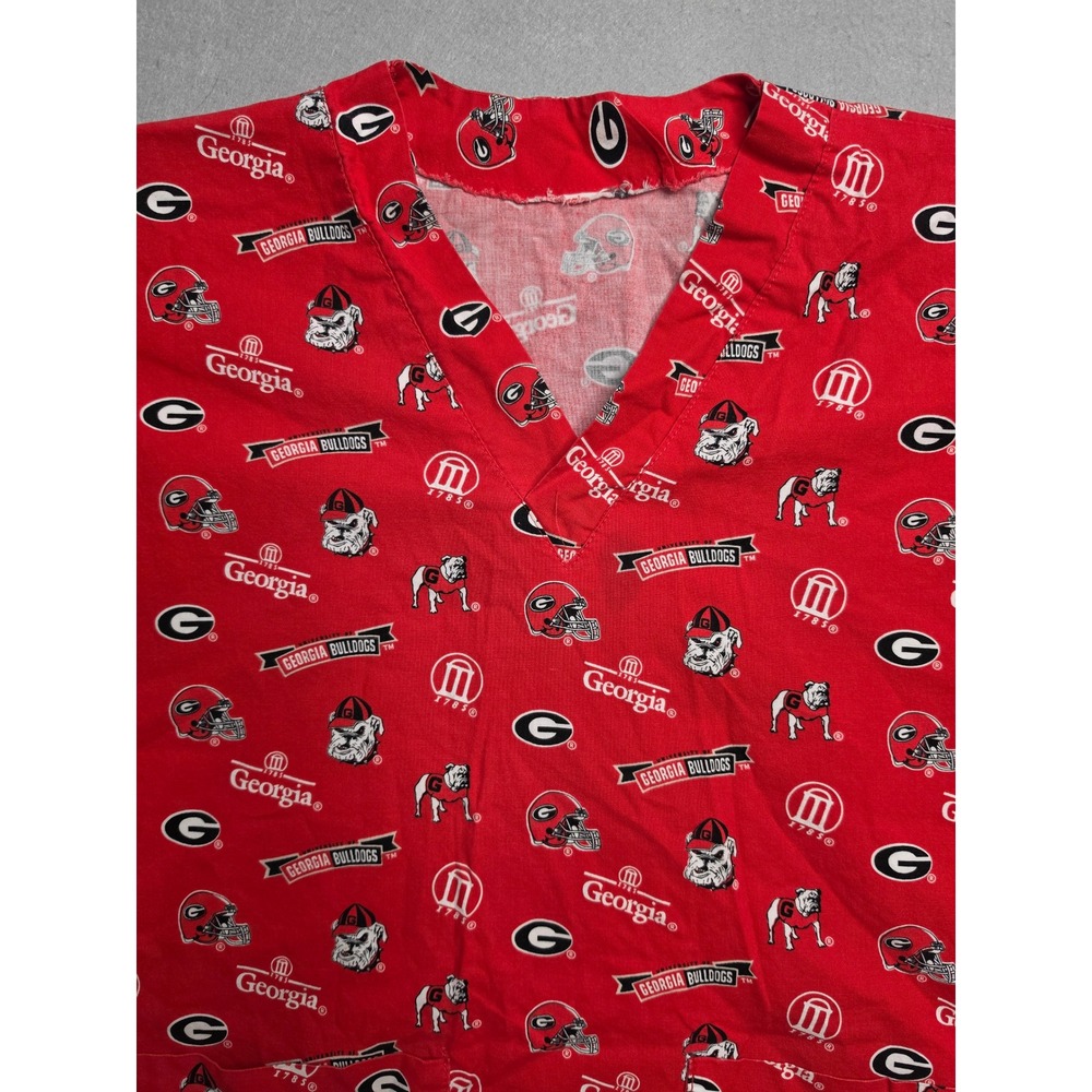 Georgia Bulldogs Football Scrub Top Womens XL Red Allover Print Side Slit V-Neck - Picture 3 of 5